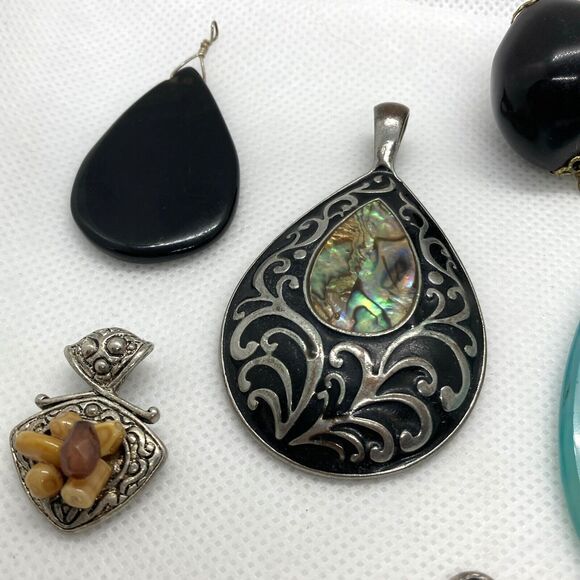 Vintage‎ - Now Lot of (13) Pendants Silver Tone Faux Stone Green Blue Purple - Picture 4 of 15